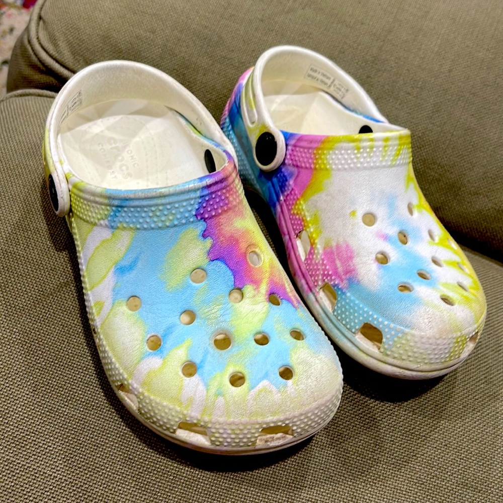 Girls size 12 crocs!